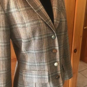 Gorgeous tweed jacket!